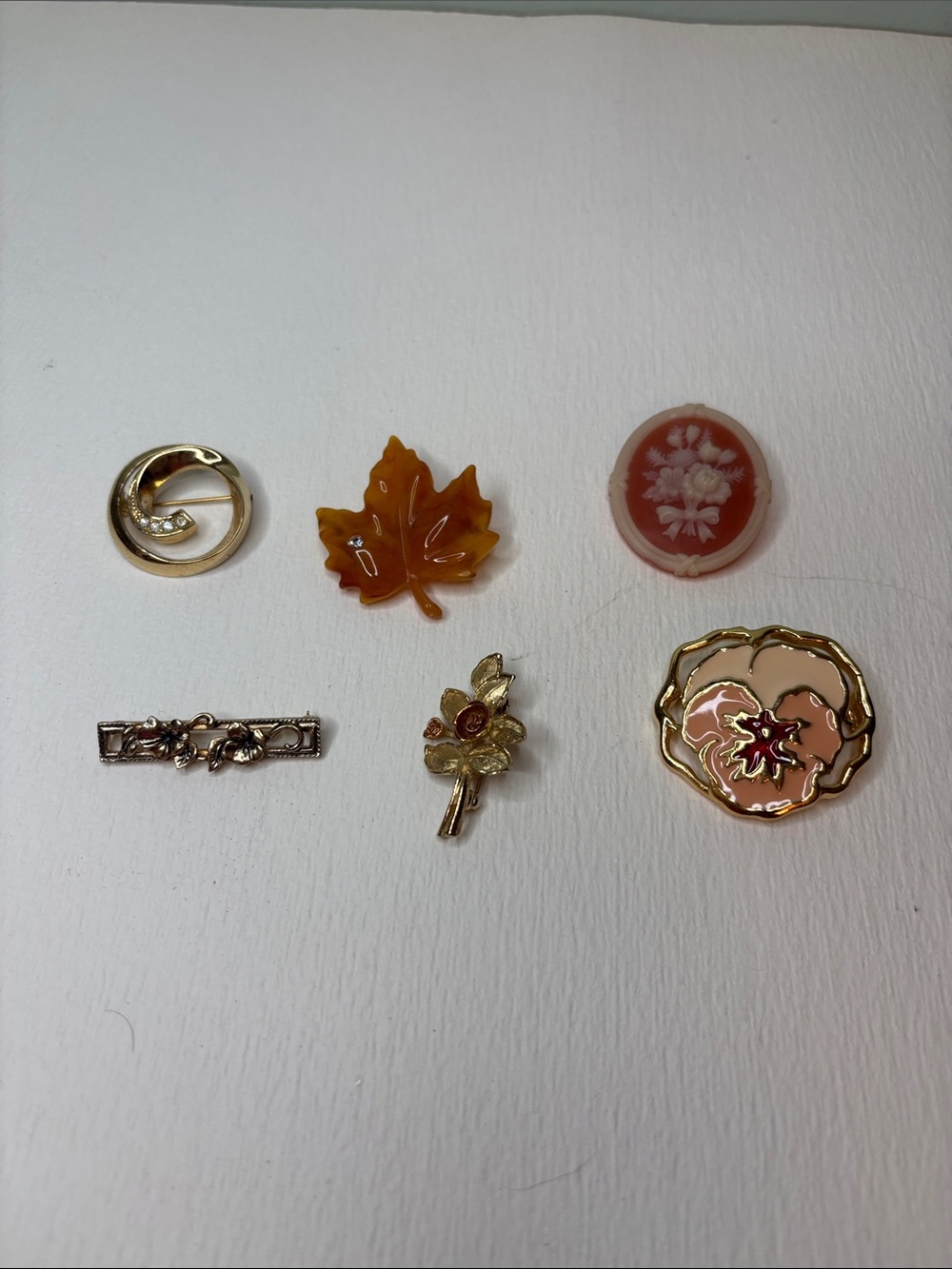 Vintage Avon Set of 6 Women’s Decorative Brooch Pins